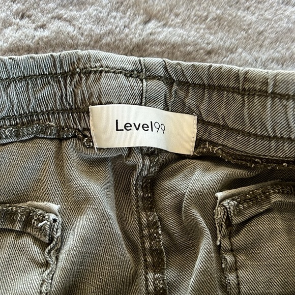 Level 99 Elastic Waist Shorts - Picture 3 of 4